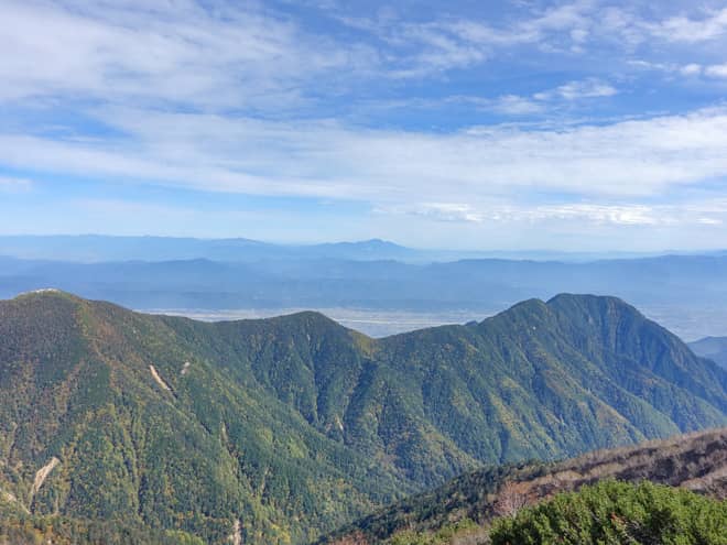 燕東側に目を向けると
