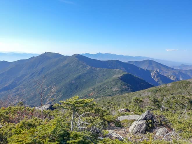 西側に視線を逸らすと北奥千丈岳