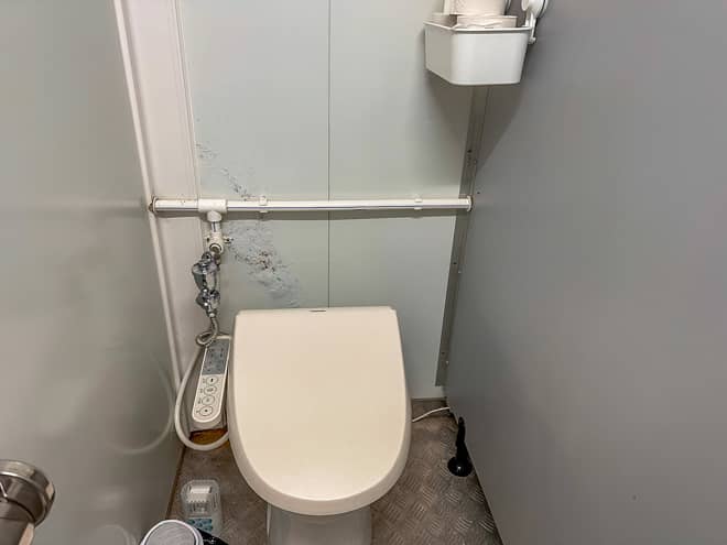 個室は広くはなくマリンベース西伊豆