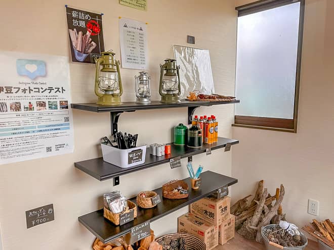 薪は700円でバケツ一杯詰め放題と