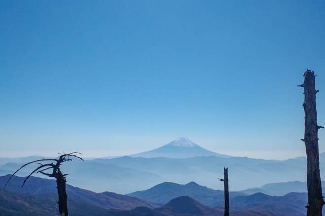 辛い登り返しをクリアして到着した朝日岳の景色は (2)