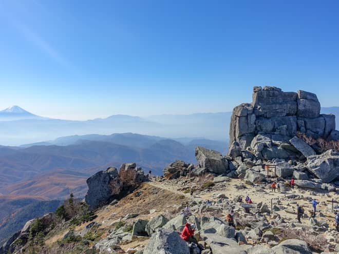 金峰山山頂は周りを遮るものが無く