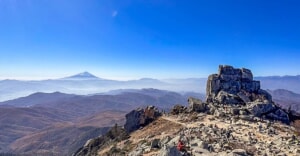 富士山と奇岩の絶景「金峰山」登山初心者でも登りやすい最短コースをご紹介【日本百名山】