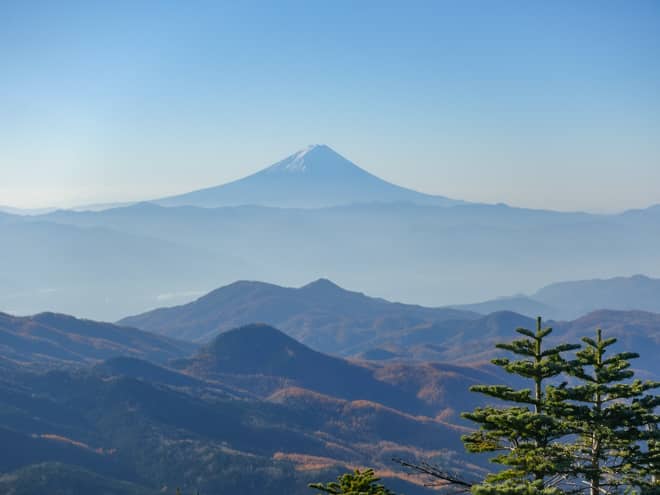 朝日岳は金峰山より20メートル低いだけで絶景が広がります