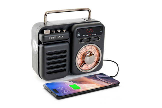 マルチレトロラジオのモバイルバッテリー機能