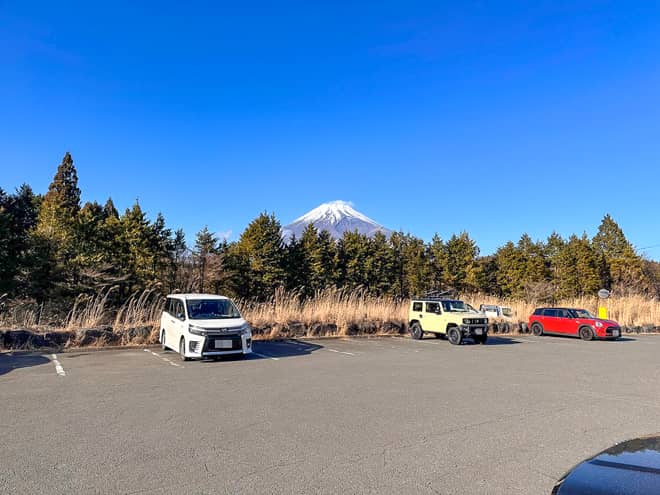 十里木高原駐車場は大変開放的で