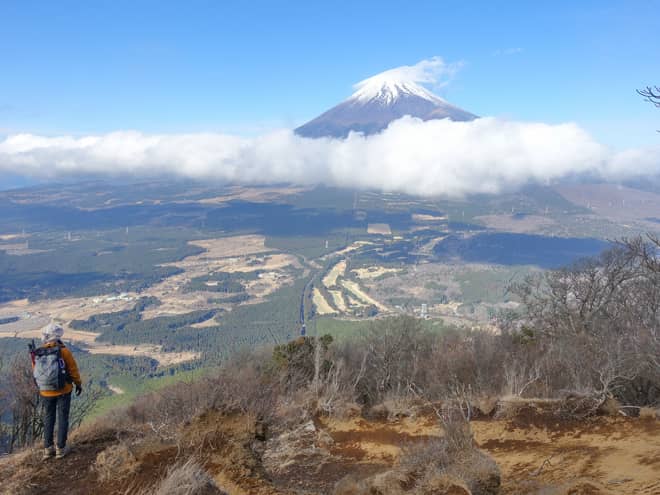 土砂崩れを起こしたようなこの場所には