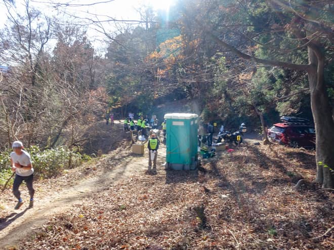 奈良沢峠に到着です