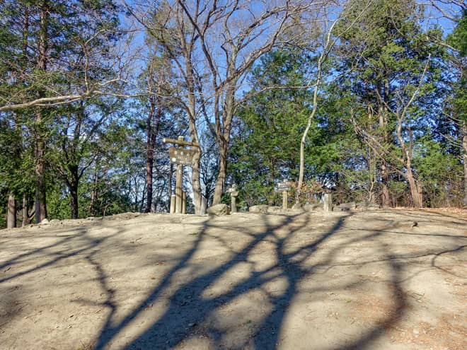 宝登山山頂は丘のようになっています