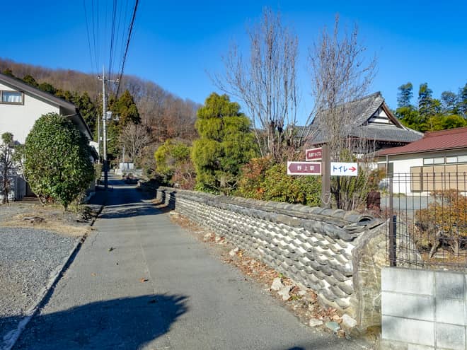 暫く歩くと萬福寺が見えてきます