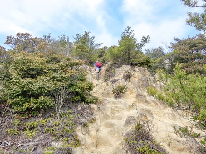 標高を上げていくにつれ岩が大きくなり