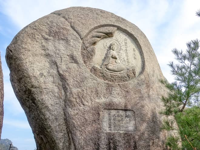 登る度に摩崖仏が出現するので