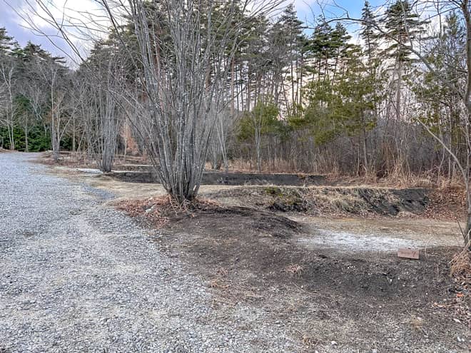 森に囲まれた端っこの区画で