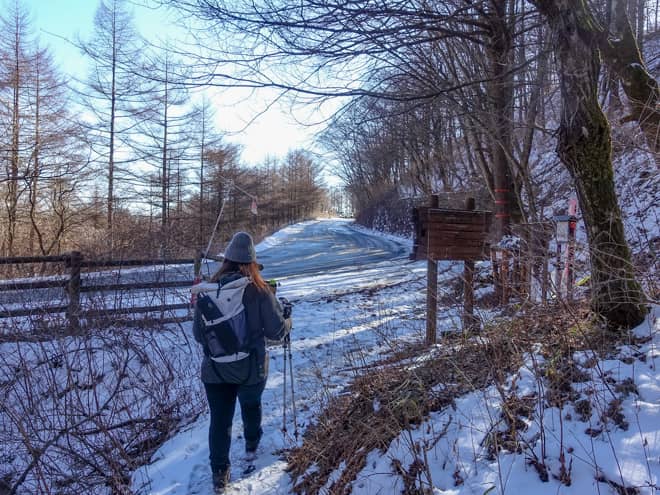 浅間隠山登山口駐車場が見えてきました