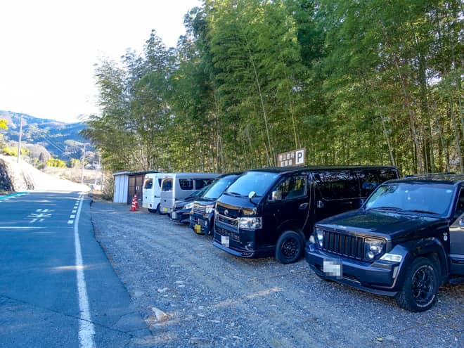 駐車料金は無料。駐車可能台数は約6～7台