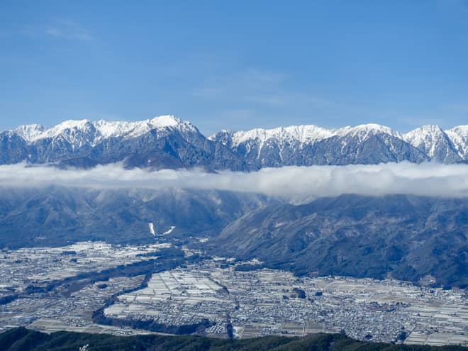 中央アルプスの山容全体をお手軽に一望できる素敵な山です