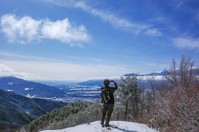 東屋の先は絶景スポットになっていて