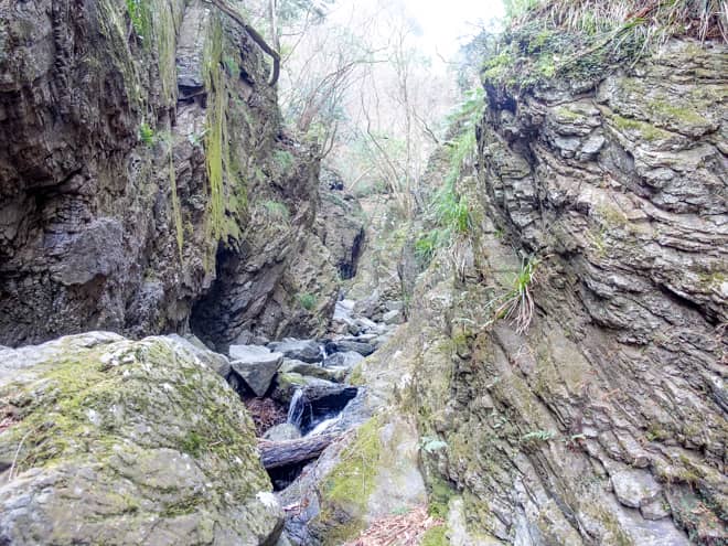 渡渉を繰り返しながら進むと、第二のゴルジュ