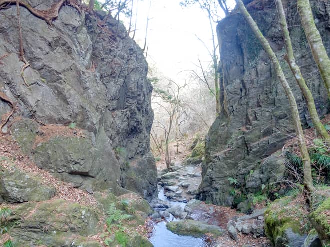 牢門を通過した後に後ろを振り返ると