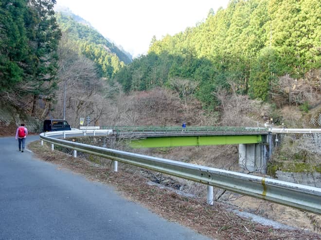 登りはほぼなく、平坦なアスファルト道
