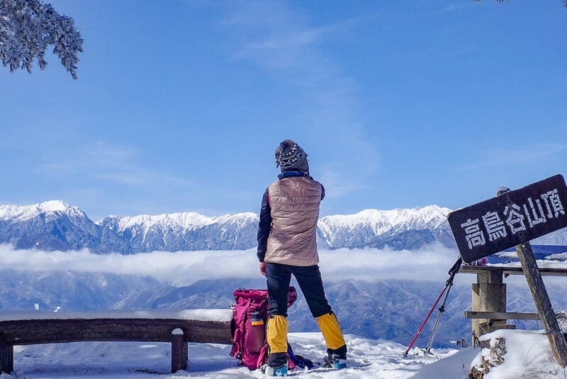 知られざる絶景の山「高烏谷山」中央アルプス全体を一望できるサクッと登れて超絶景の山 – キャンプクエスト