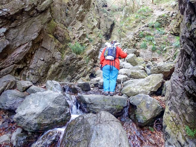 第二のゴルジュを通過すると、鎖場が見えてきました