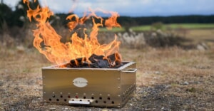二次燃焼ストーブの弱点を克服！立ち上る美しい炎が魅力の「焚き火台BoxM」