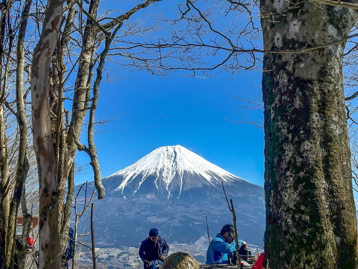 富士山が超絶景「長者ヶ岳」大迫力の大沢崩れを真正面から拝める富士山ハンター必見の山