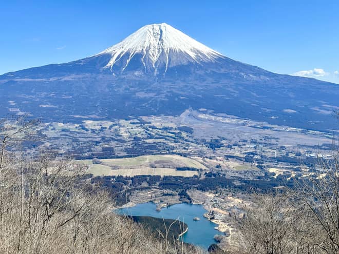 東側に目を向けると富士山が目の前です