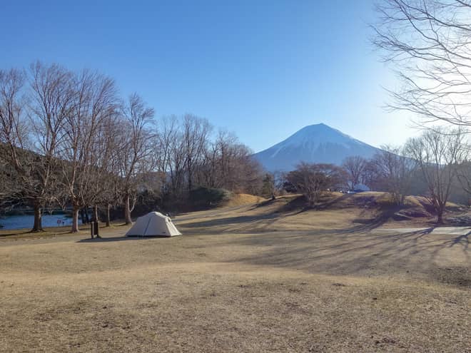 広大な芝生のフリーサイト田貫湖キャンプ場