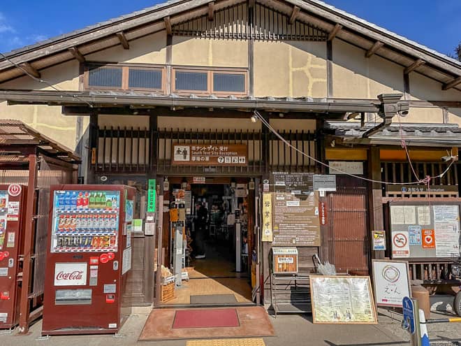 買い出し不要!売店の品揃えが凄い