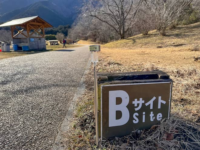 駐車場とリアカー置き場から離れていて