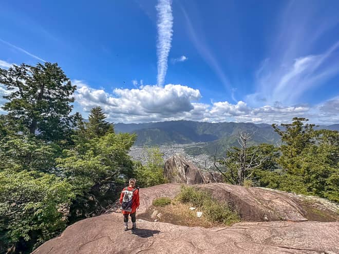 天狗岩の上は思っていた以上に広く