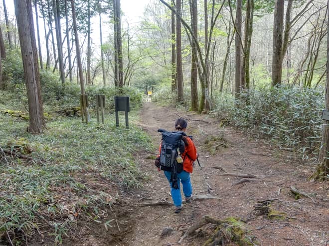 登山口がある作場平駐車場が見えてきました