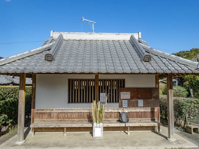 登山口でもある福満寺には