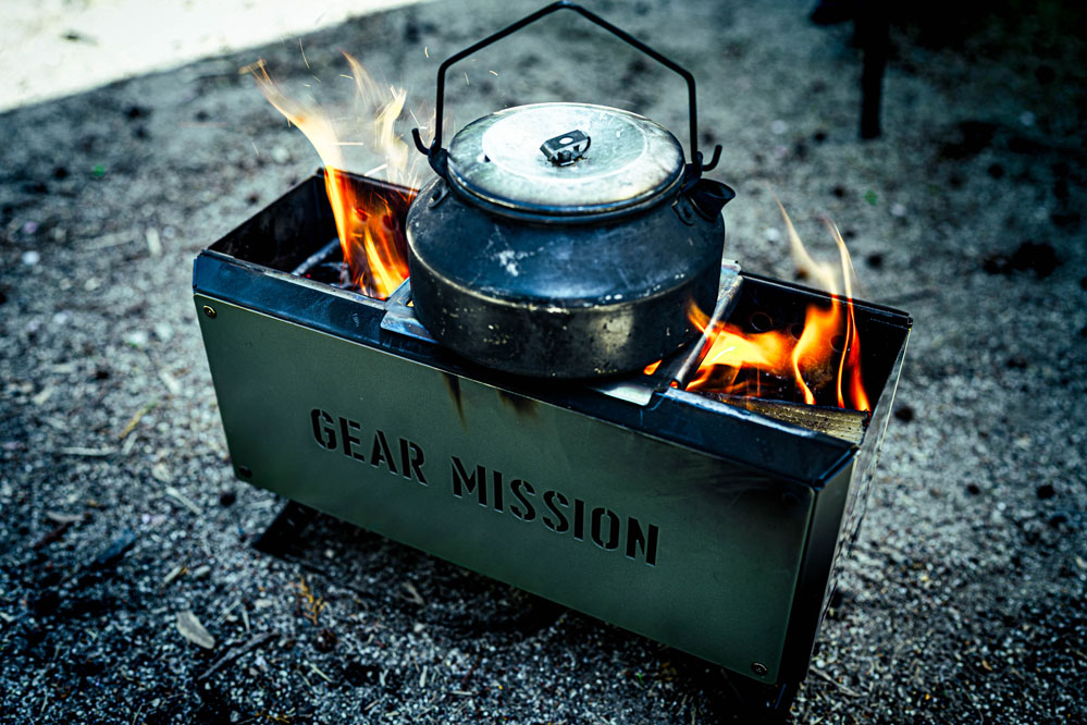 ストーブメーカー「GEAR MISSION」待望の新作は”炎のプロ”がこだわる二次燃焼焚き火台だった