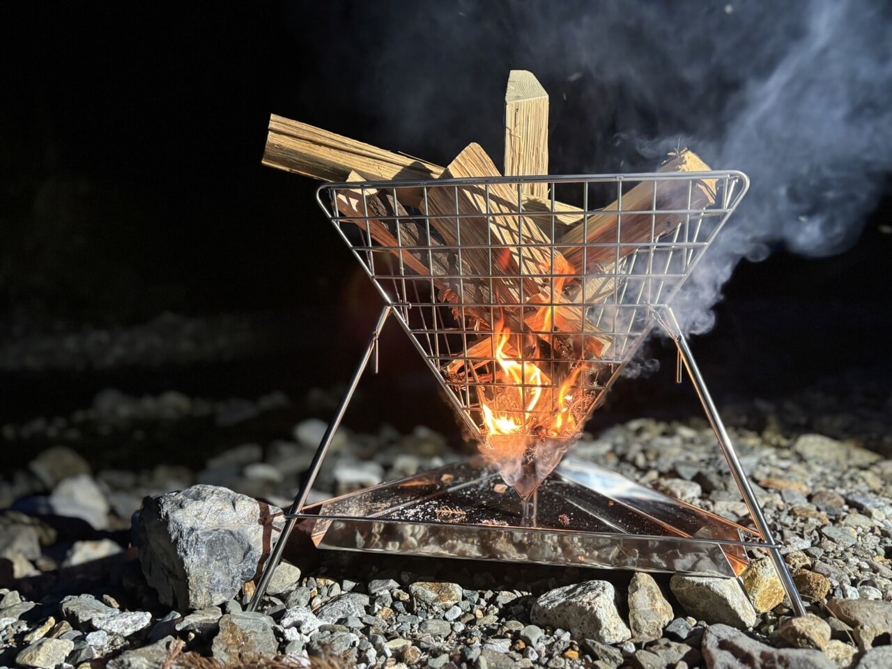 焚き火好きの技術者が作った『熾火を楽しむ』ための新しい焚火台「熾火台」が発売開始
