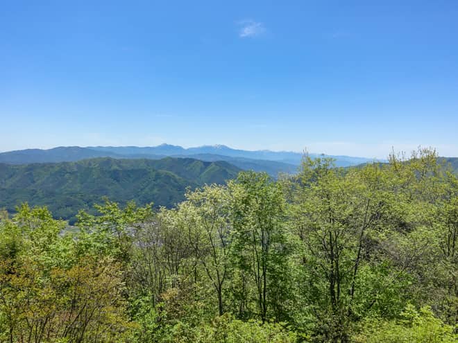 南東方向に目を向けると南アルプスの山々を一望できます