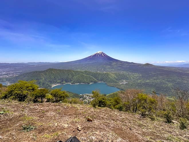 目の前には木々が無く、大変開けています