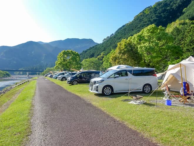 綺麗な山と川に囲まれた大自然のフィールド (2)