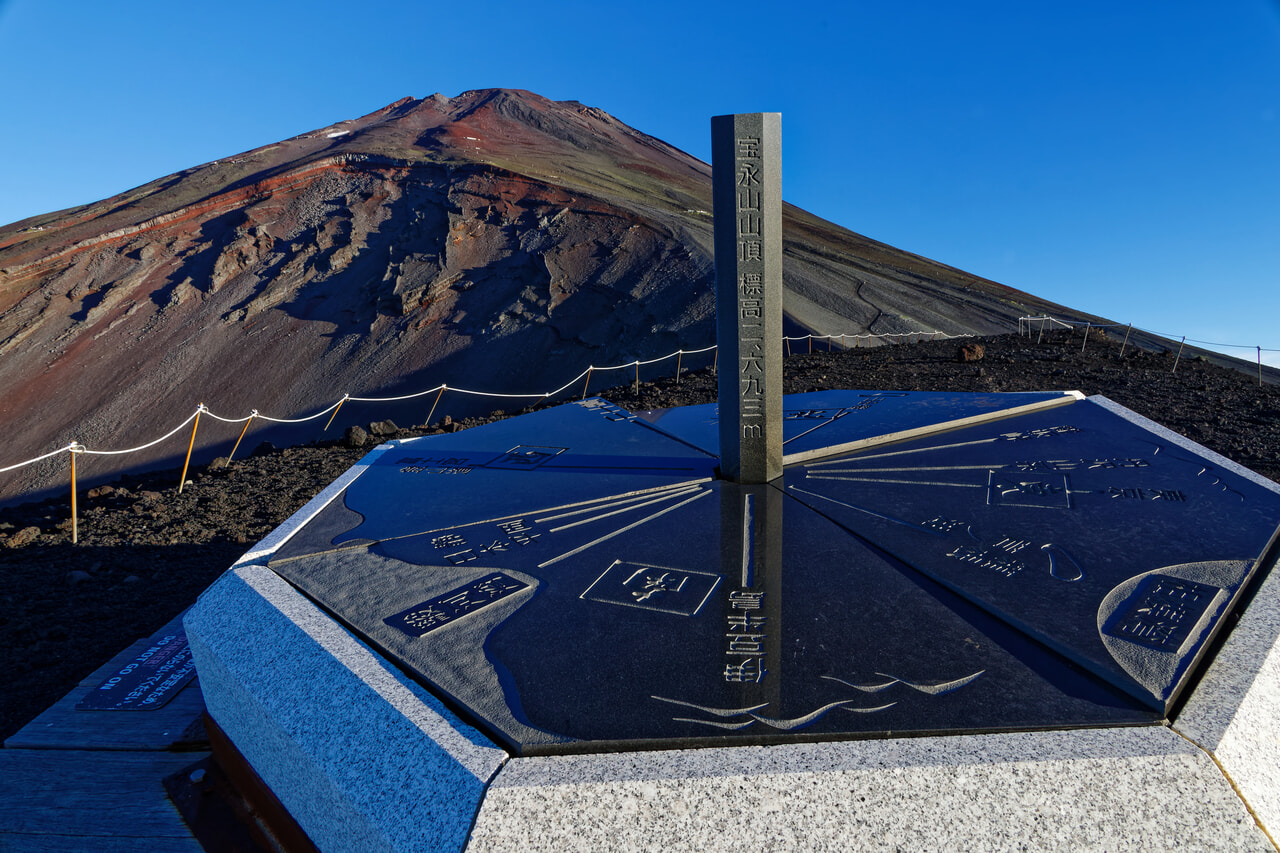 宝永山から見る富士山山頂