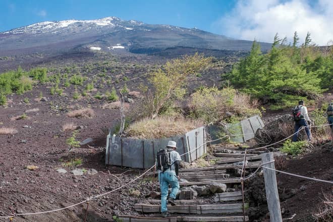 富士山登山が解禁される時期は避けて登りたい