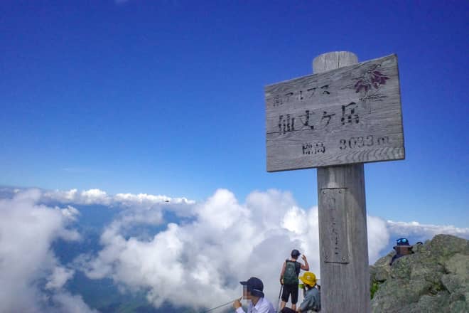 仙丈ヶ岳山頂に到着です