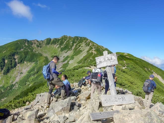 小仙丈ヶ岳山頂に到着です