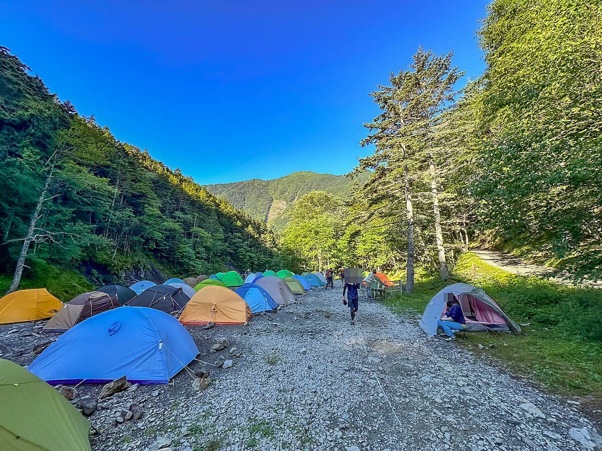 徒歩10分の山小屋「長衛小屋」南アルプス登山のベースキャンプ地でキャンプを満喫できる