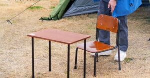 童心に還るキャンプギア！懐かしの机と椅子が大人サイズで登場