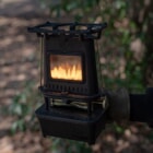 灯り・暖房・調理の3役をこれ一台で！無骨な相棒「WAQ Iron Stove」が登場