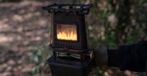 灯り・暖房・調理の3役をこれ一台で！無骨な相棒「WAQ Iron Stove」が登場