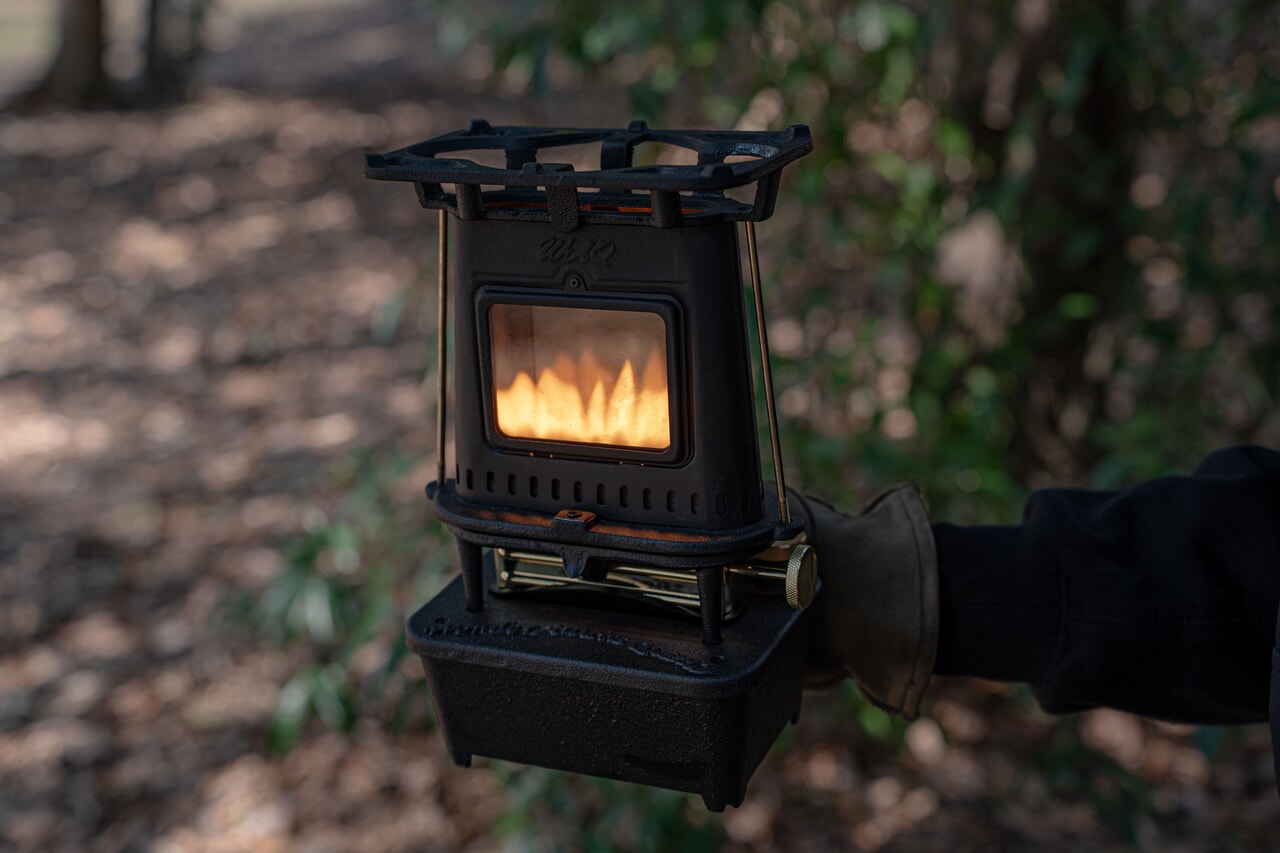 灯り・暖房・調理の3役をこれ一台で！無骨な相棒「WAQ Iron Stove」が登場