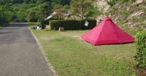 リーズナブルなのに環境面バッチリな「真道山森林公園キャンプ場」をご紹介します。